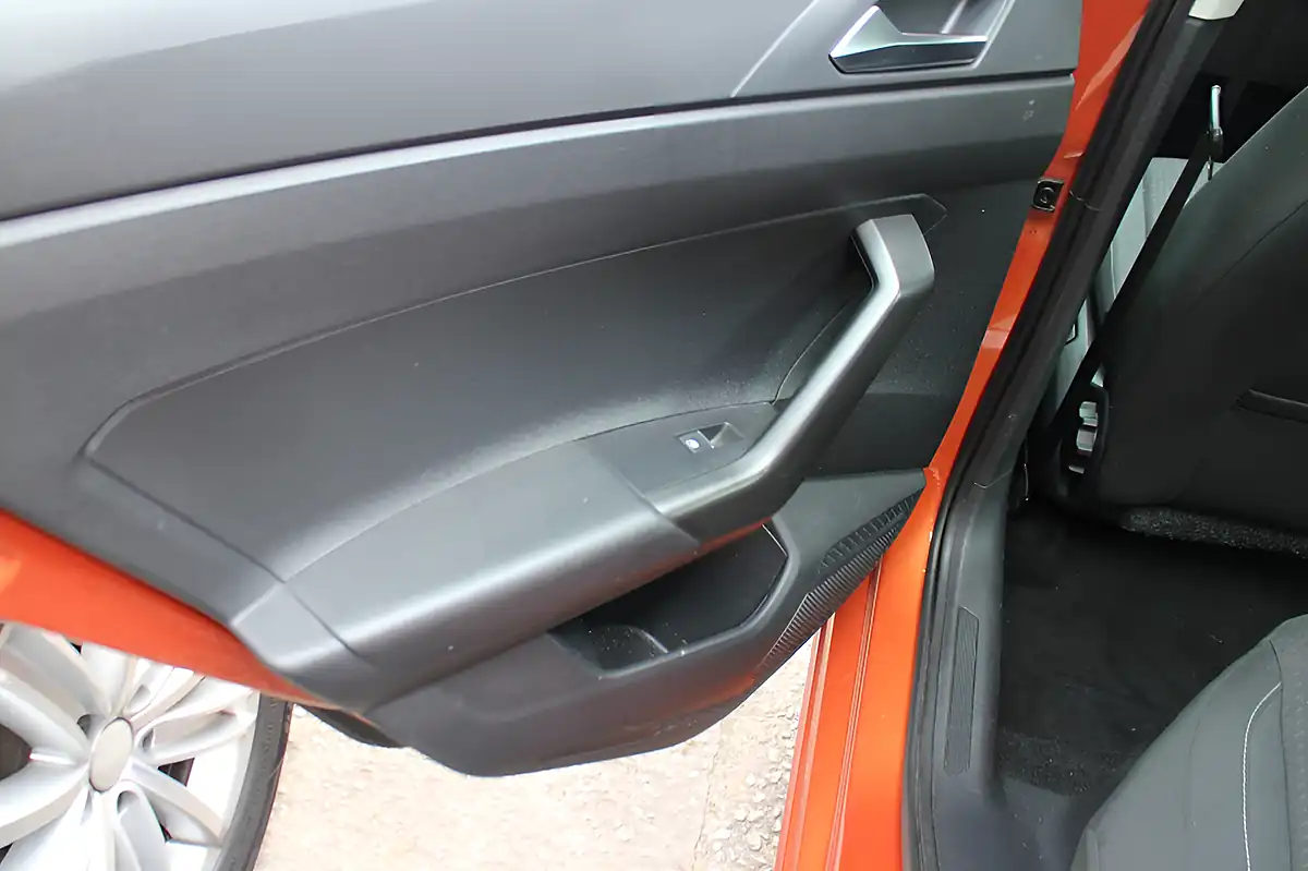 Used 2018 Volkswagen Polo Se Orange - Interior and Exterior details 12