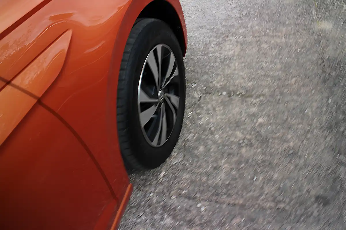 Used 2018 Volkswagen Polo Se Orange - Interior and Exterior details 14