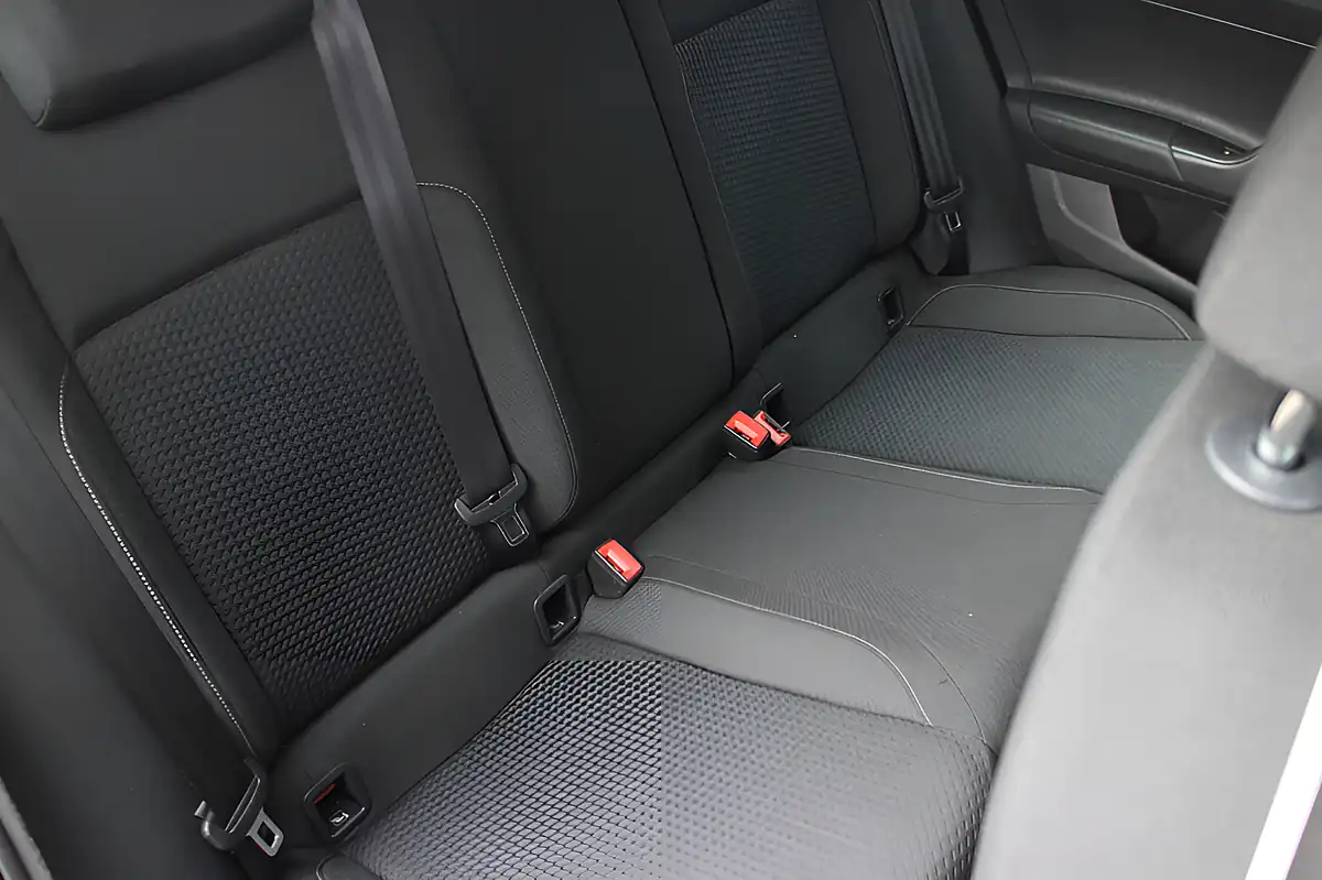 Used 2018 Volkswagen Polo Se Orange - Interior and Exterior details 17