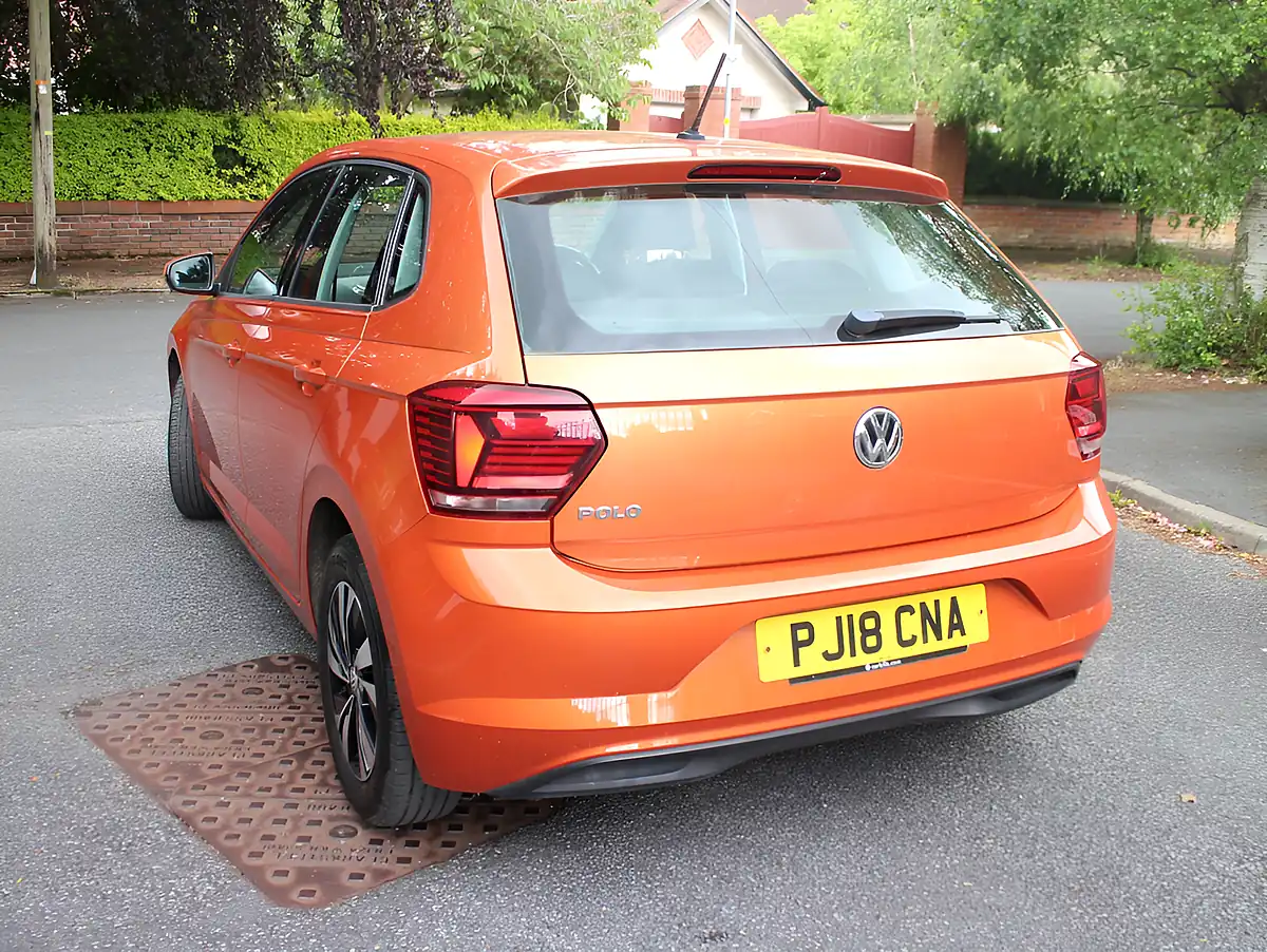 Used 2018 Volkswagen Polo Se Orange - Interior and Exterior details 5