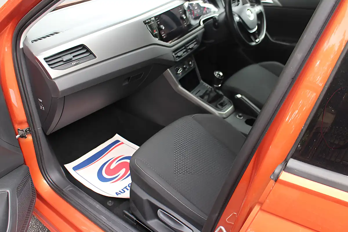 Used 2018 Volkswagen Polo Se Orange - Interior and Exterior details 9