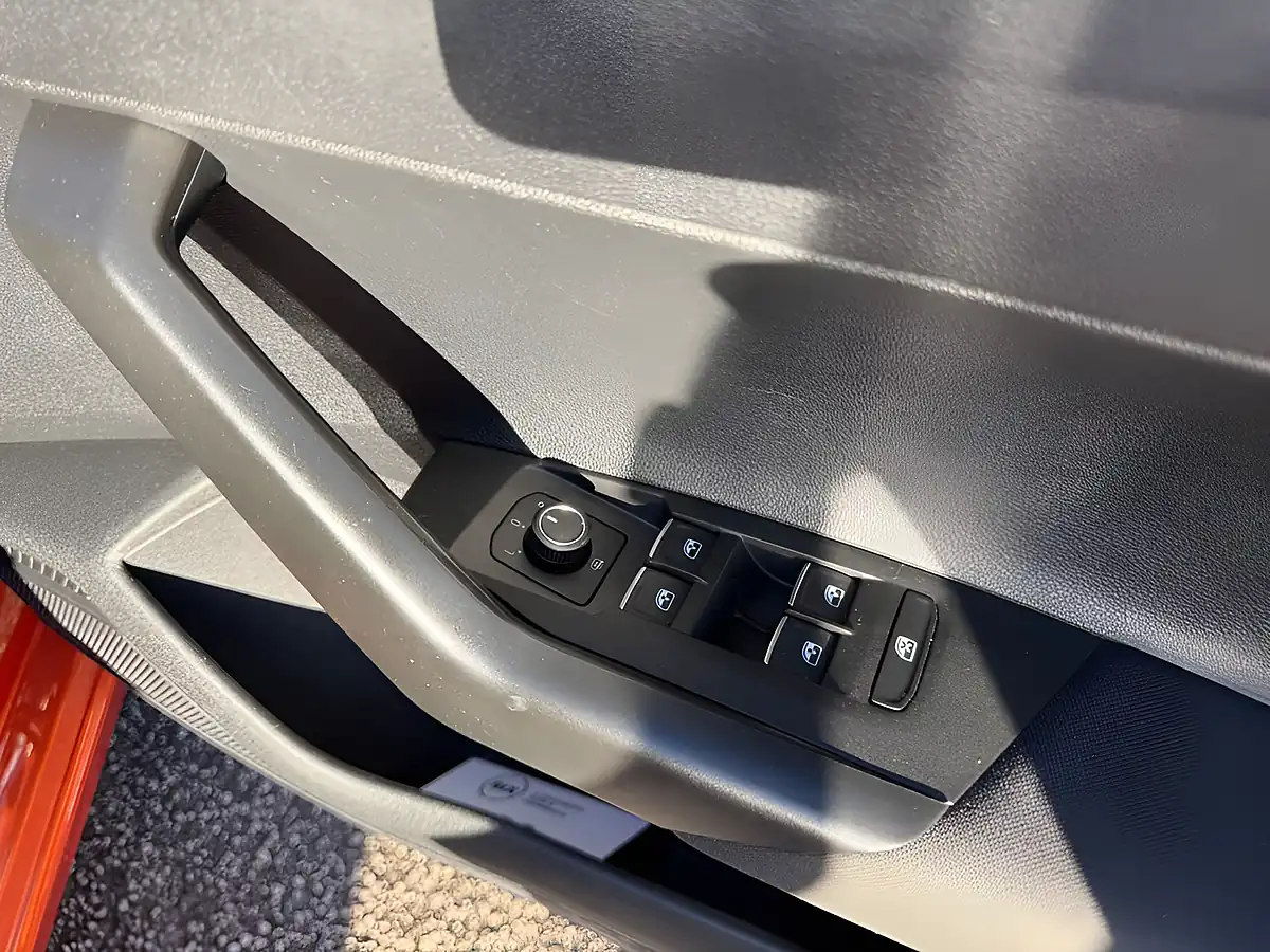 Used 2018 Volkswagen Polo Se Orange - Interior and Exterior details 13