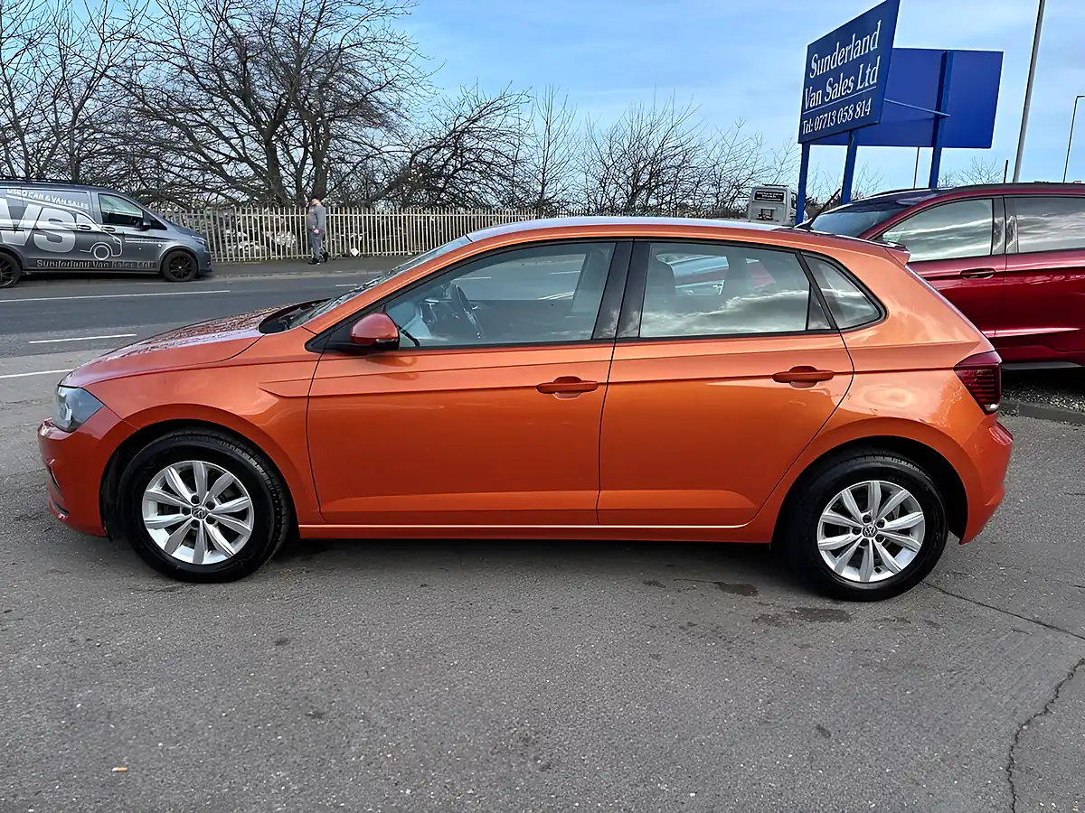 Used 2018 Volkswagen Polo Se Orange - Interior and Exterior details 10
