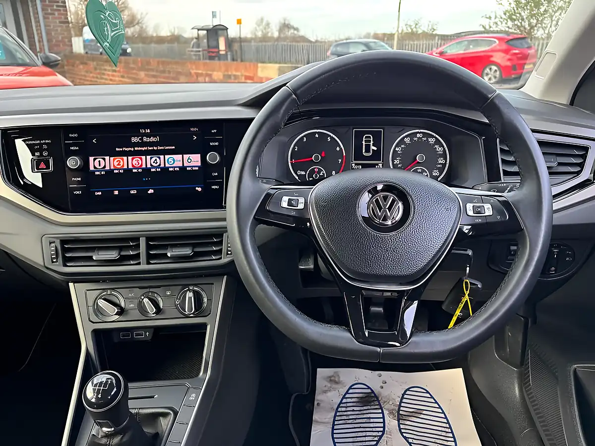 Used 2018 Volkswagen Polo Se Orange - Interior and Exterior details 11