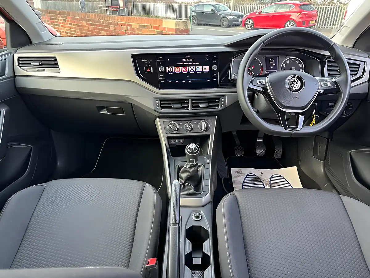 Used 2018 Volkswagen Polo Se Orange - Interior and Exterior details 16