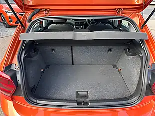 Used 2018 Volkswagen Polo Se Orange - Interior and Exterior details 17