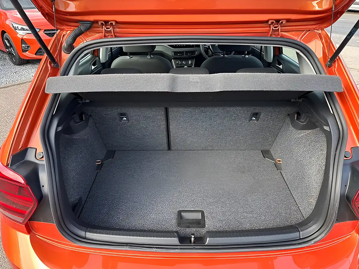 Used 2018 Volkswagen Polo Se Orange - Interior and Exterior details 17