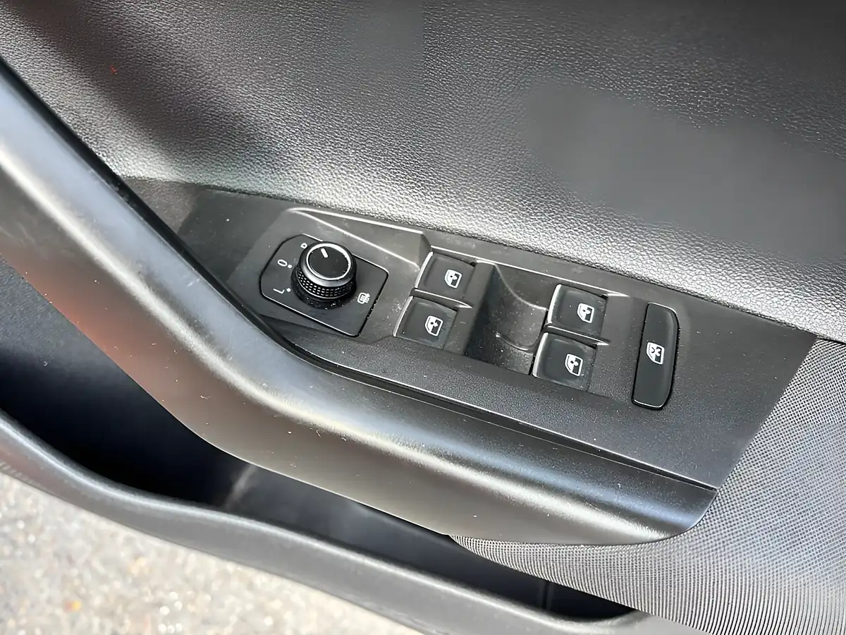 Used 2018 Volkswagen Polo Se Orange - Interior and Exterior details 19