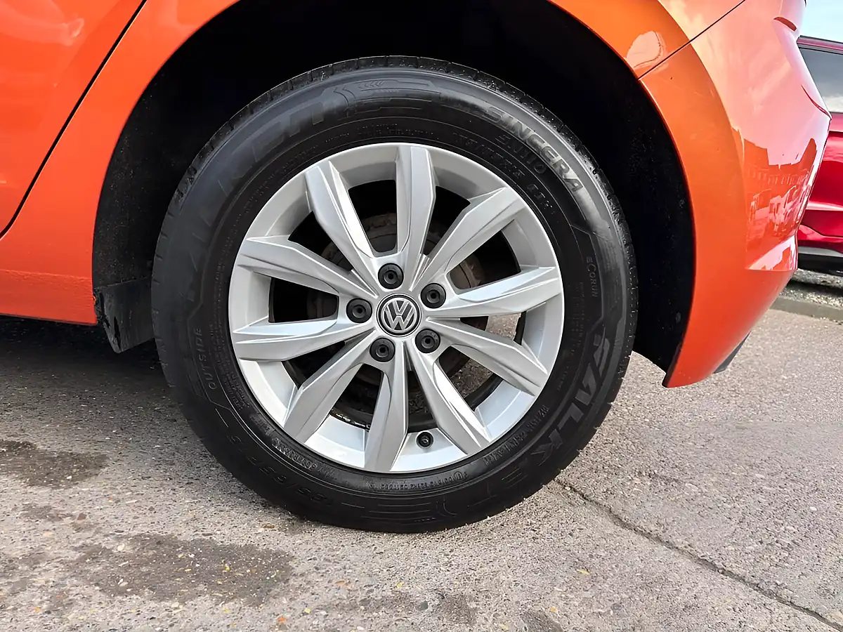 Used 2018 Volkswagen Polo Se Orange - Interior and Exterior details 5
