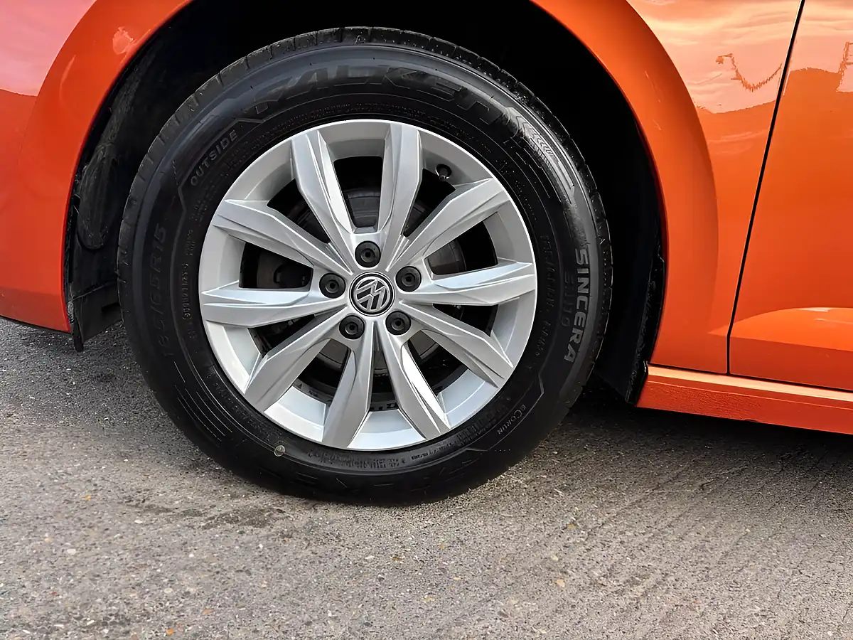 Used 2018 Volkswagen Polo Se Orange - Interior and Exterior details 6