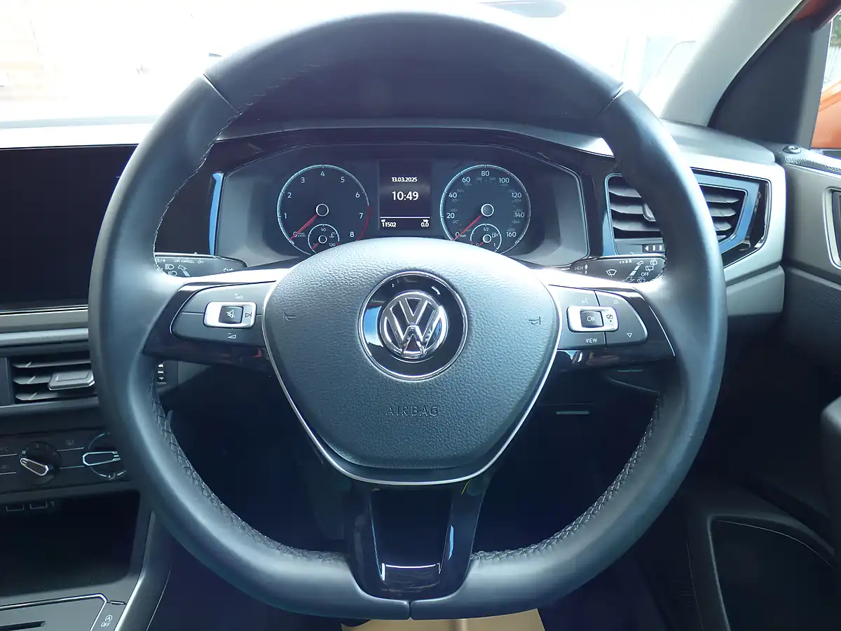 Used 2018 Volkswagen Polo Se Orange - Interior and Exterior details 10