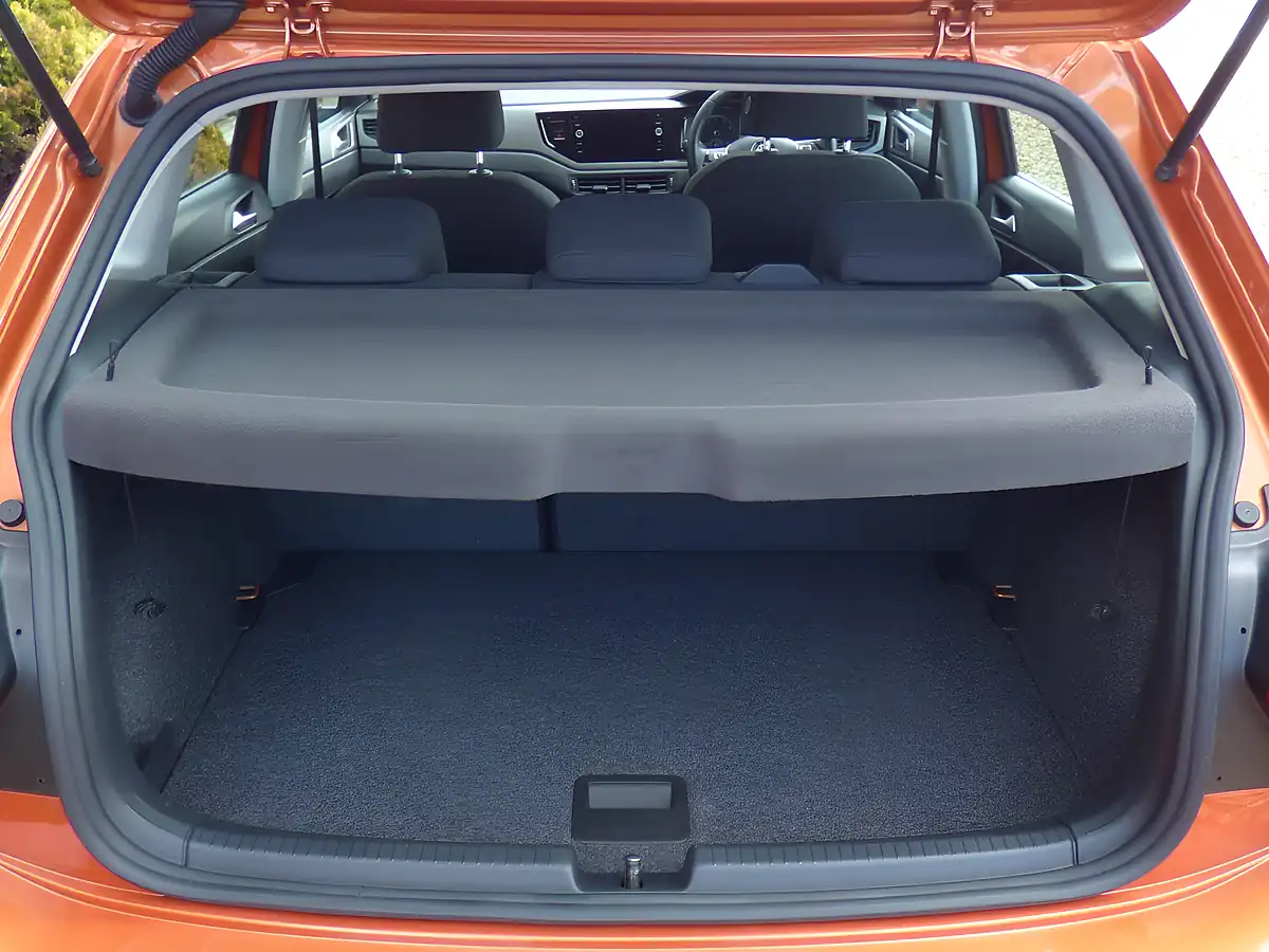 Used 2018 Volkswagen Polo Se Orange - Interior and Exterior details 11