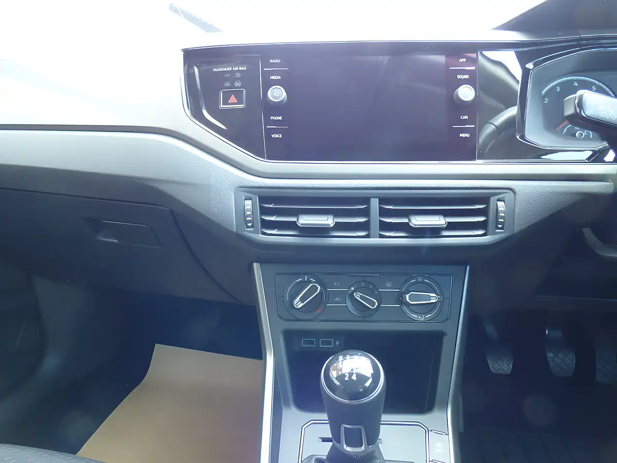 Used 2018 Volkswagen Polo Se Orange - Interior and Exterior details 12