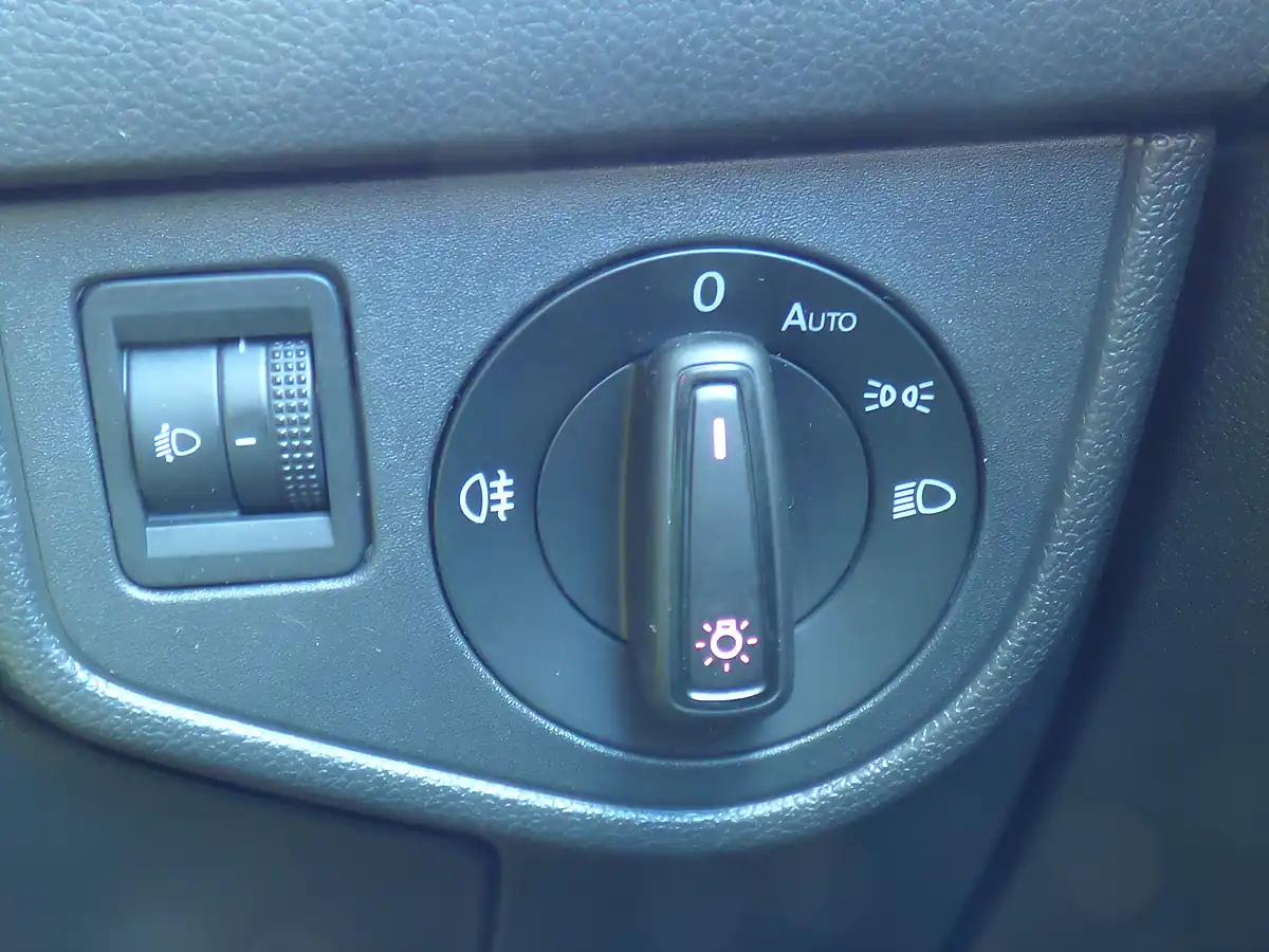 Used 2018 Volkswagen Polo Se Orange - Interior and Exterior details 14