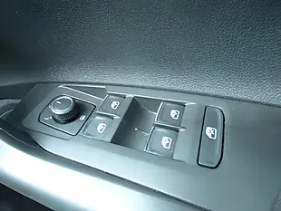 Used 2018 Volkswagen Polo Se Orange - Interior and Exterior details 15