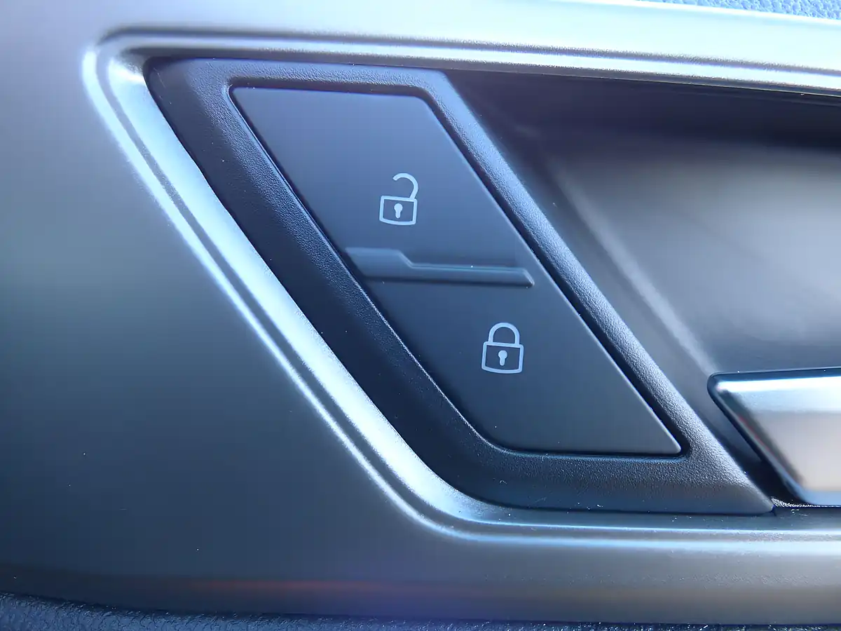 Used 2018 Volkswagen Polo Se Orange - Interior and Exterior details 20