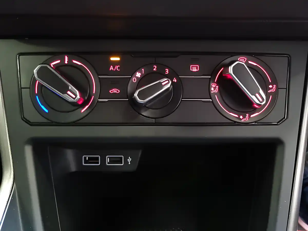 Used 2018 Volkswagen Polo Se Red - Interior and Exterior details 17