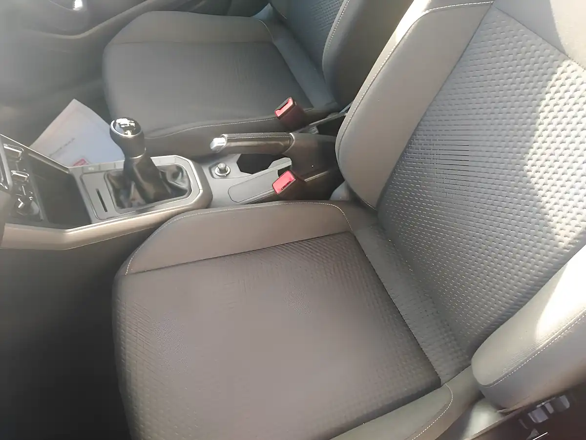 Used 2018 Volkswagen Polo Se Red - Interior and Exterior details 11