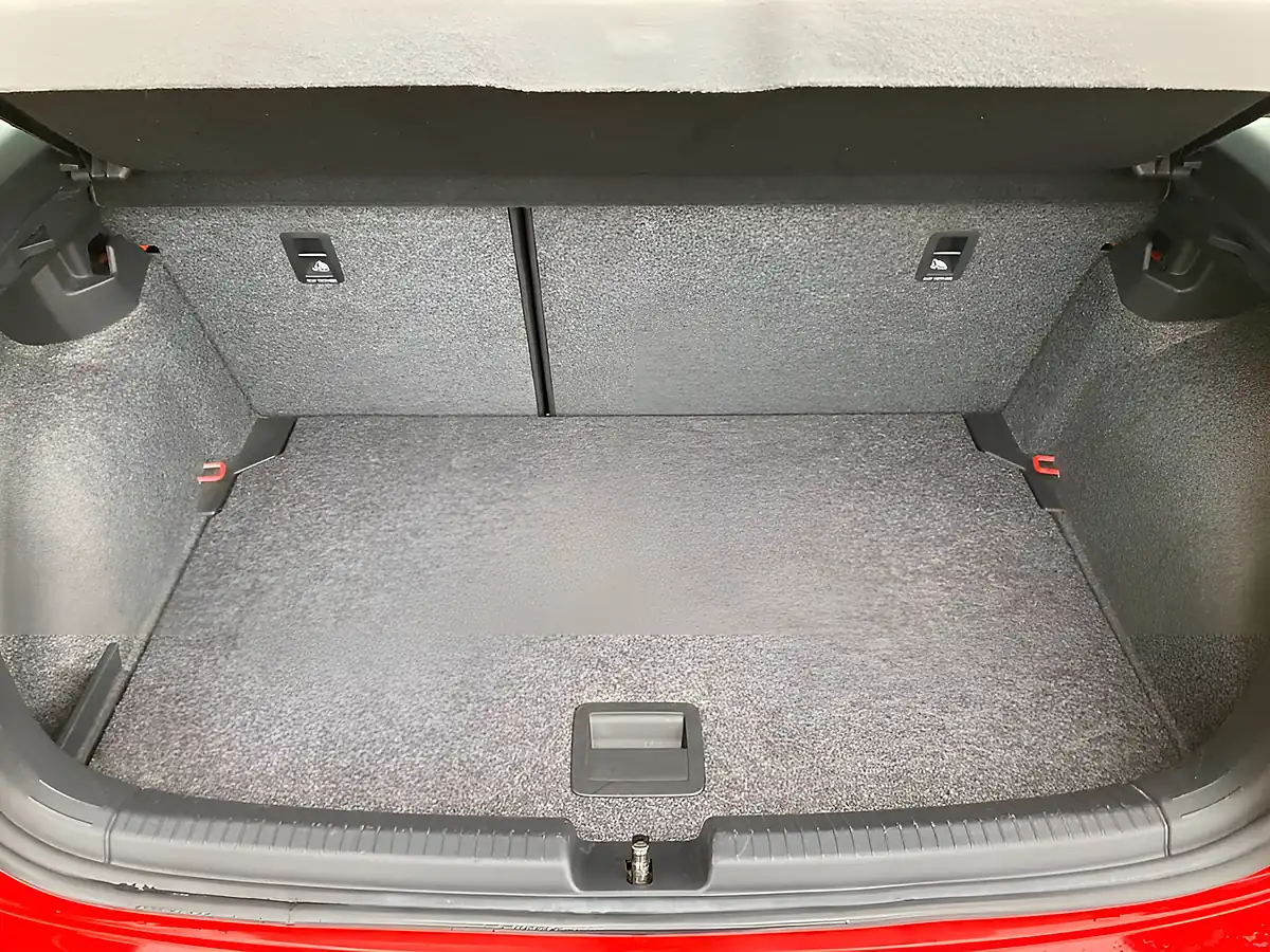 Used 2018 Volkswagen Polo Se Red - Interior and Exterior details 11