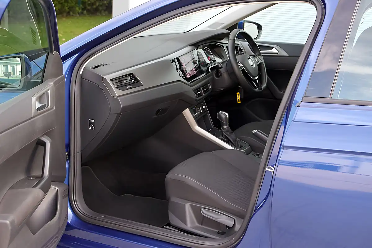 Used 2018 Volkswagen Polo Se Reef Blue - Interior and Exterior details 4