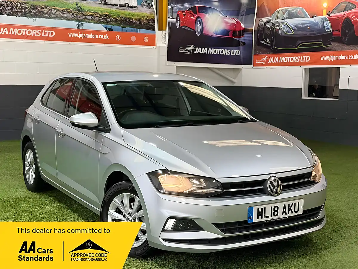 Used 2018 Volkswagen Polo Se Silver - Front View