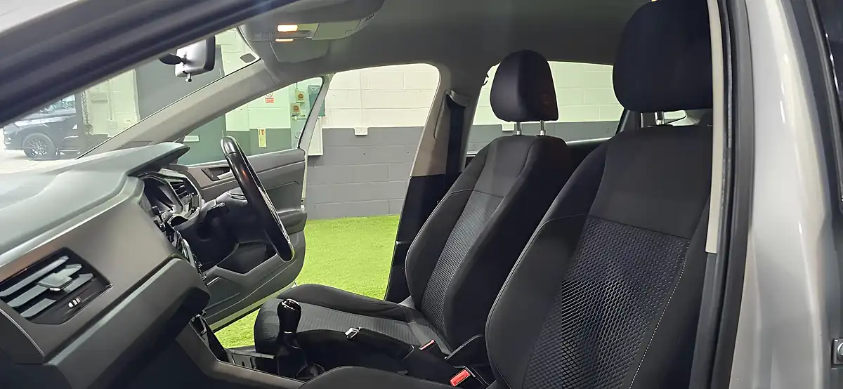 Used 2018 Volkswagen Polo Se Silver - Interior and Exterior details 10