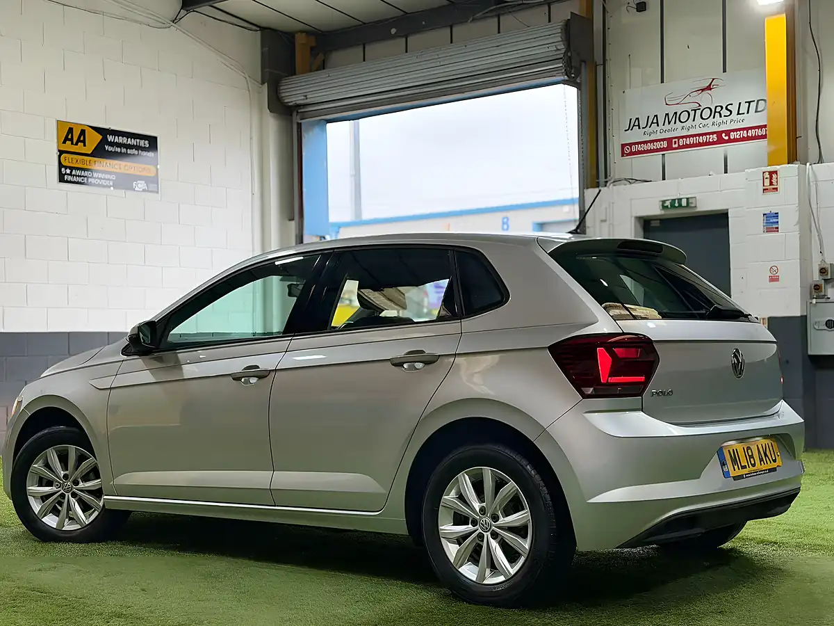 Used 2018 Volkswagen Polo Se Silver - Interior and Exterior details 4