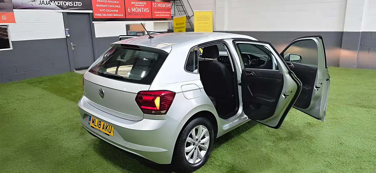 Used 2018 Volkswagen Polo Se Silver - Interior and Exterior details 8