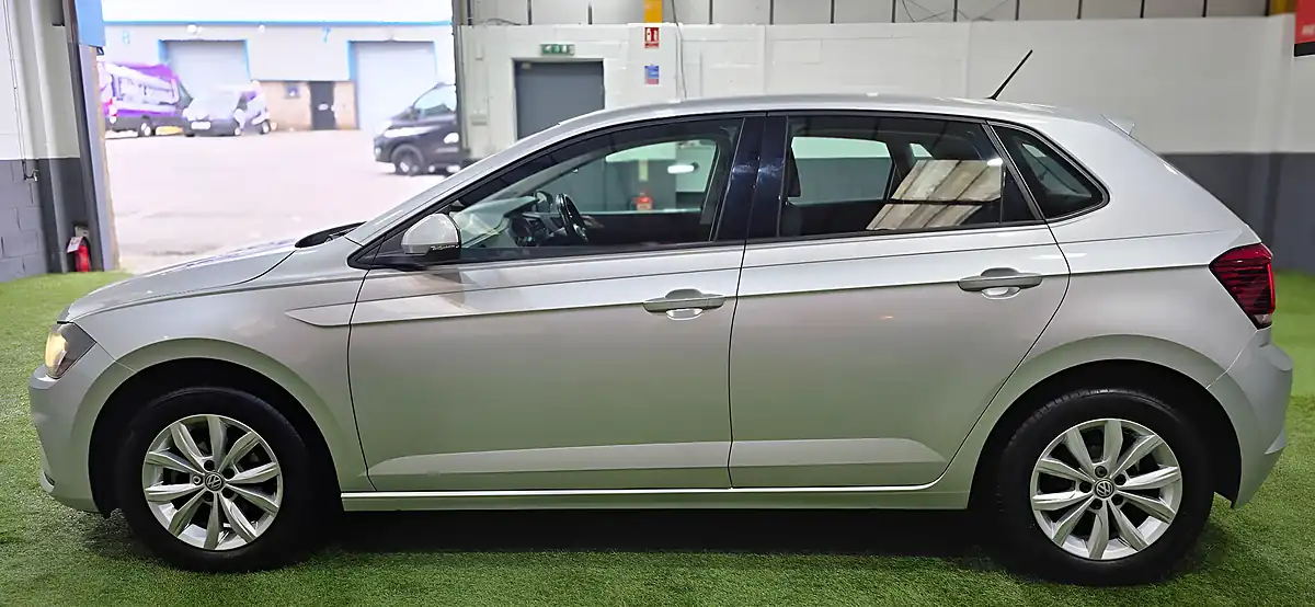 Used 2018 Volkswagen Polo Se Silver - Interior and Exterior details 9