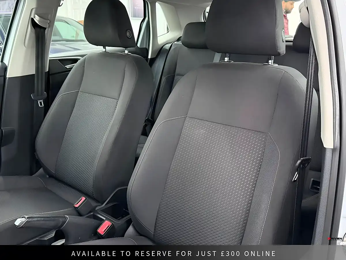 Used 2018 Volkswagen Polo Se Silver - Interior and Exterior details 5