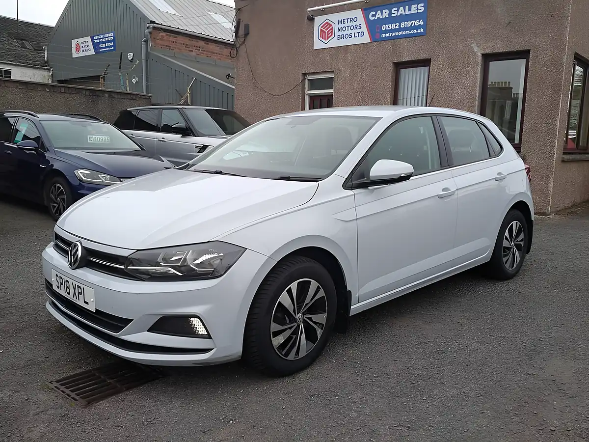 Used 2018 Volkswagen Polo Se Silver - Front View