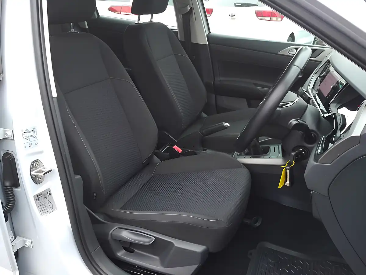 Used 2018 Volkswagen Polo Se Silver - Interior and Exterior details 11