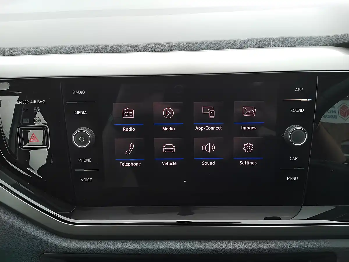 Used 2018 Volkswagen Polo Se Silver - Interior and Exterior details 17