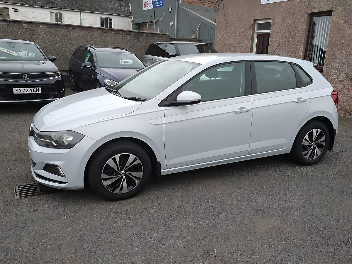Used 2018 Volkswagen Polo Se Silver - Interior and Exterior details 2