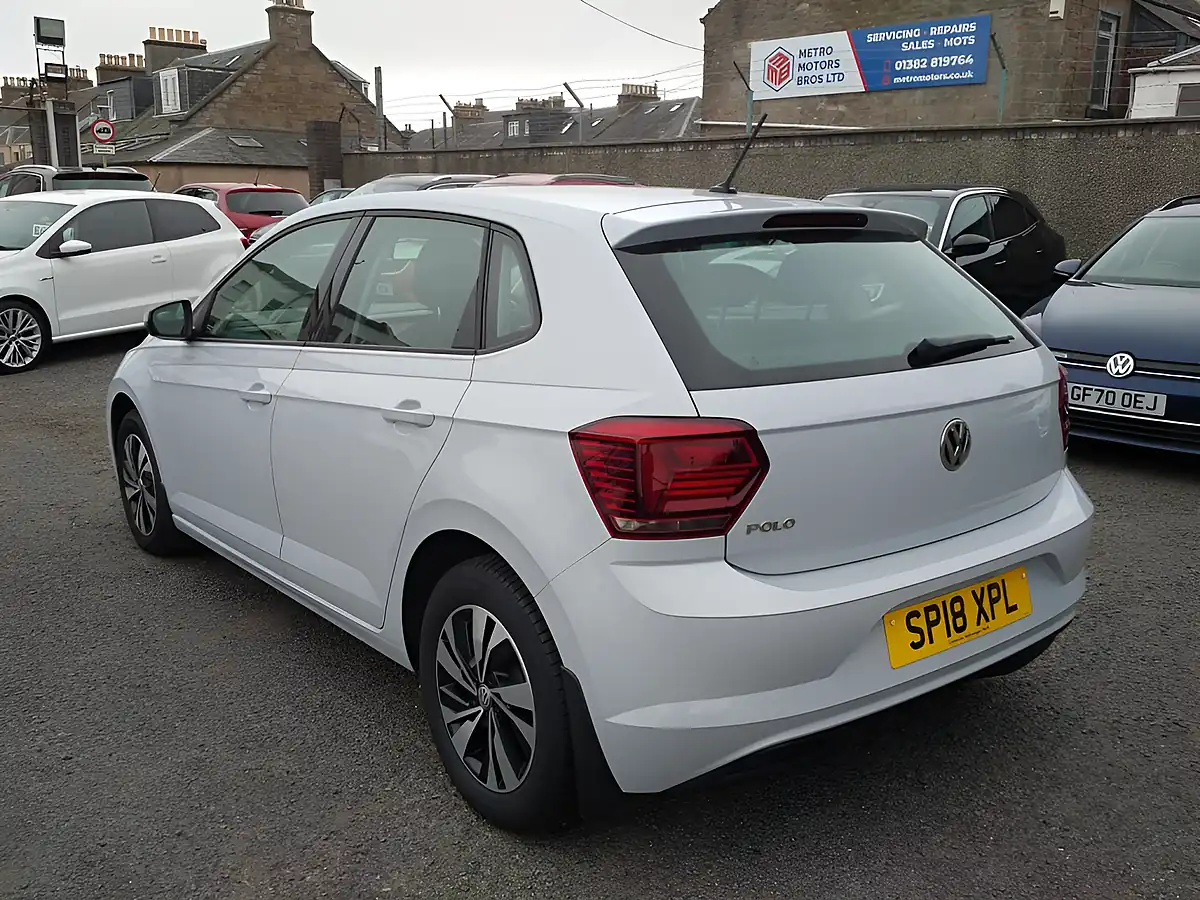 Used 2018 Volkswagen Polo Se Silver - Interior and Exterior details 5