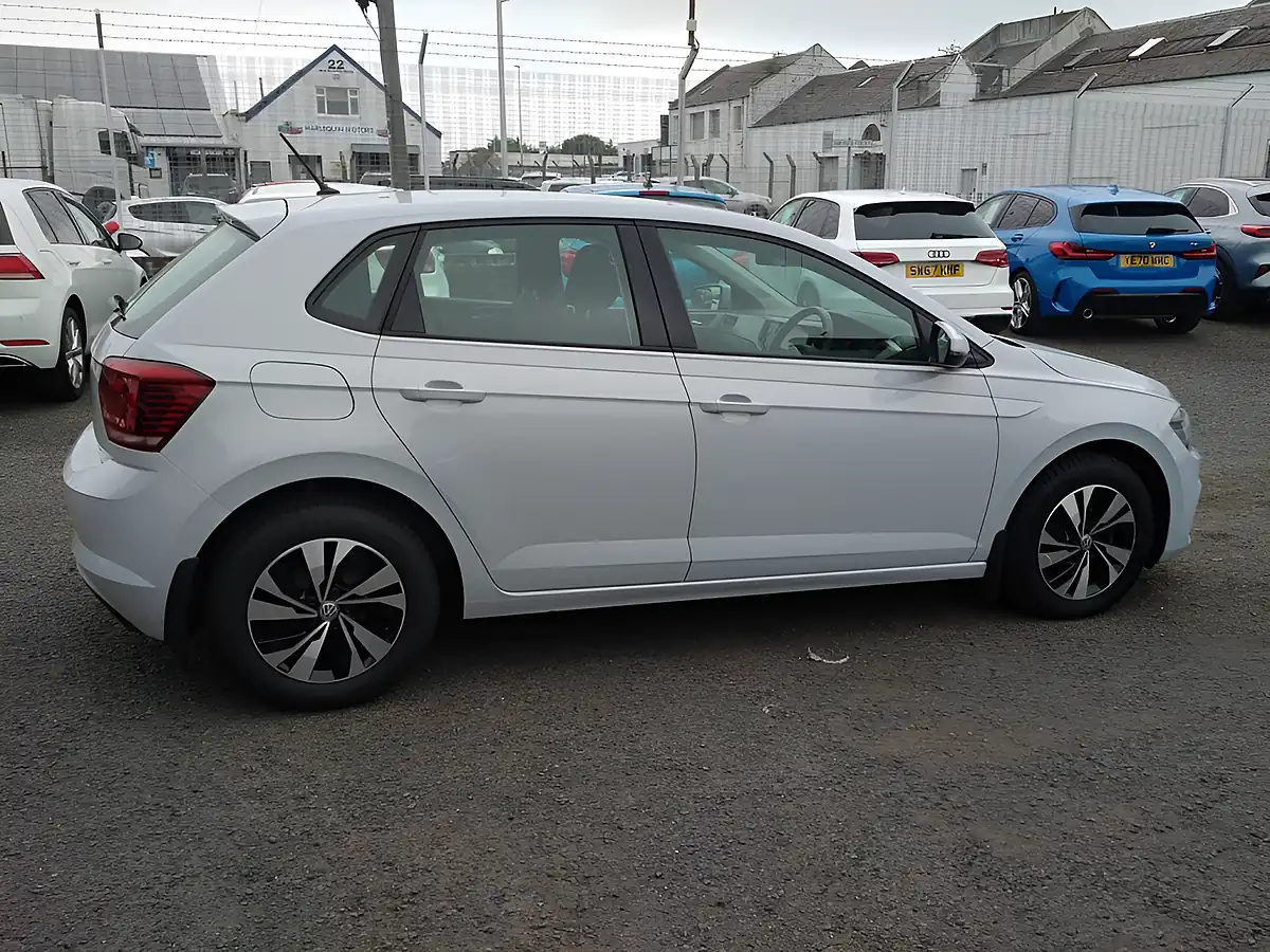 Used 2018 Volkswagen Polo Se Silver - Interior and Exterior details 8
