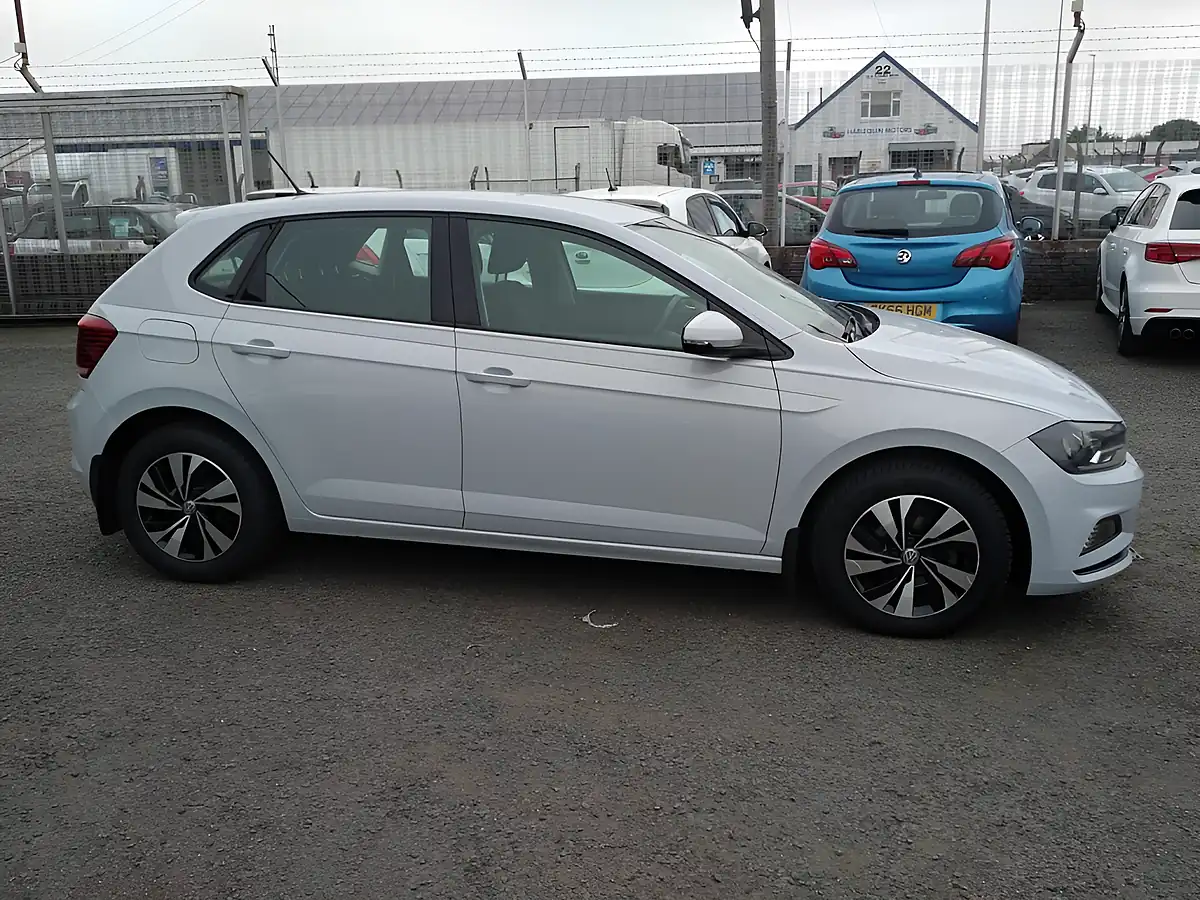 Used 2018 Volkswagen Polo Se Silver - Interior and Exterior details 9