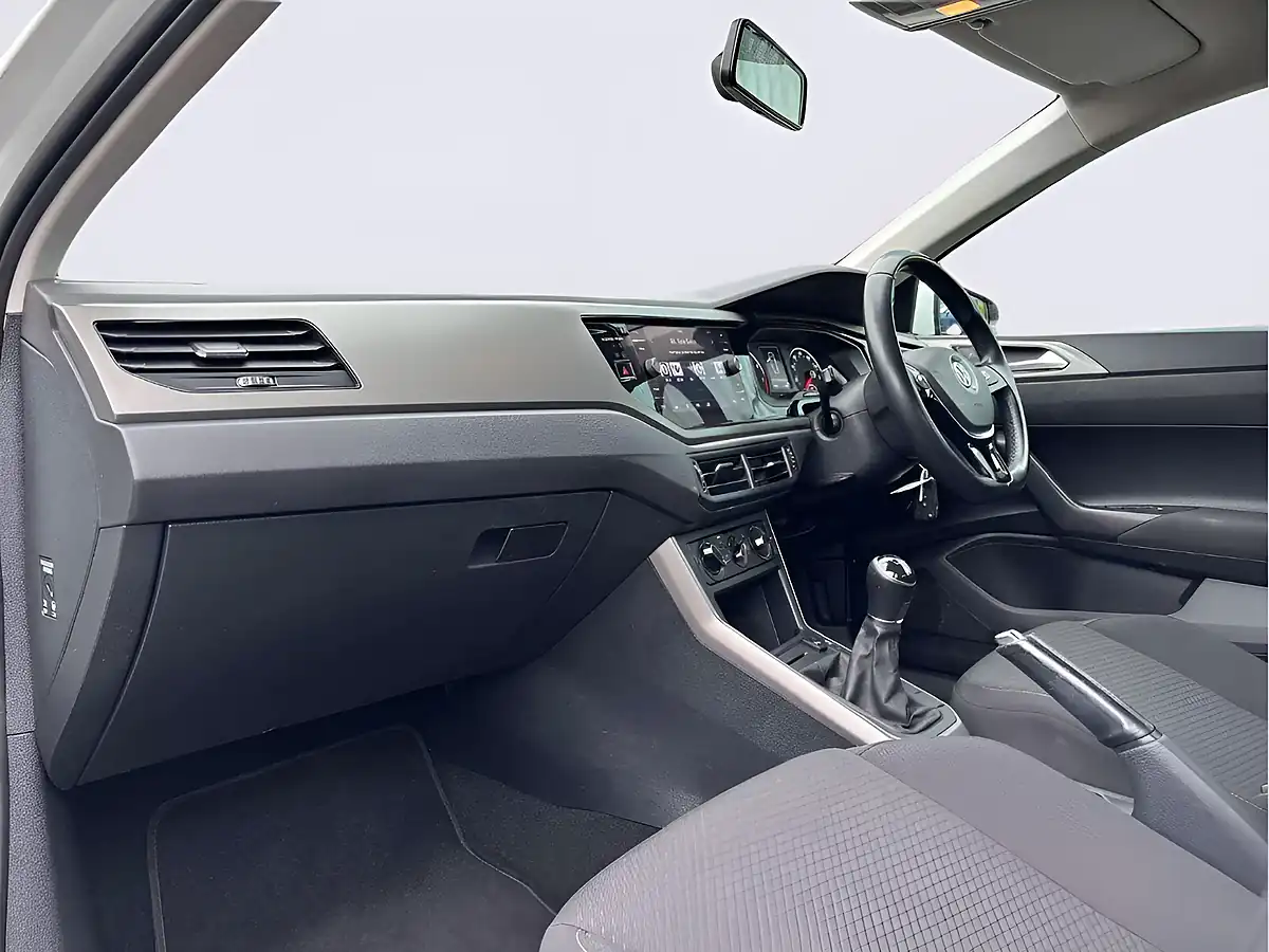 Used 2018 Volkswagen Polo Se Silver - Interior and Exterior details 13