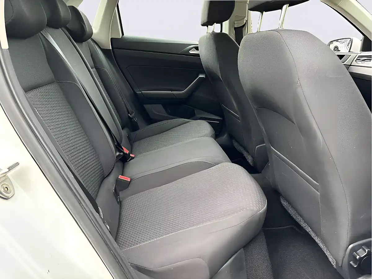 Used 2018 Volkswagen Polo Se Silver - Interior and Exterior details 14