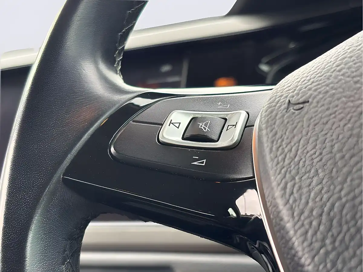 Used 2018 Volkswagen Polo Se Silver - Interior and Exterior details 18