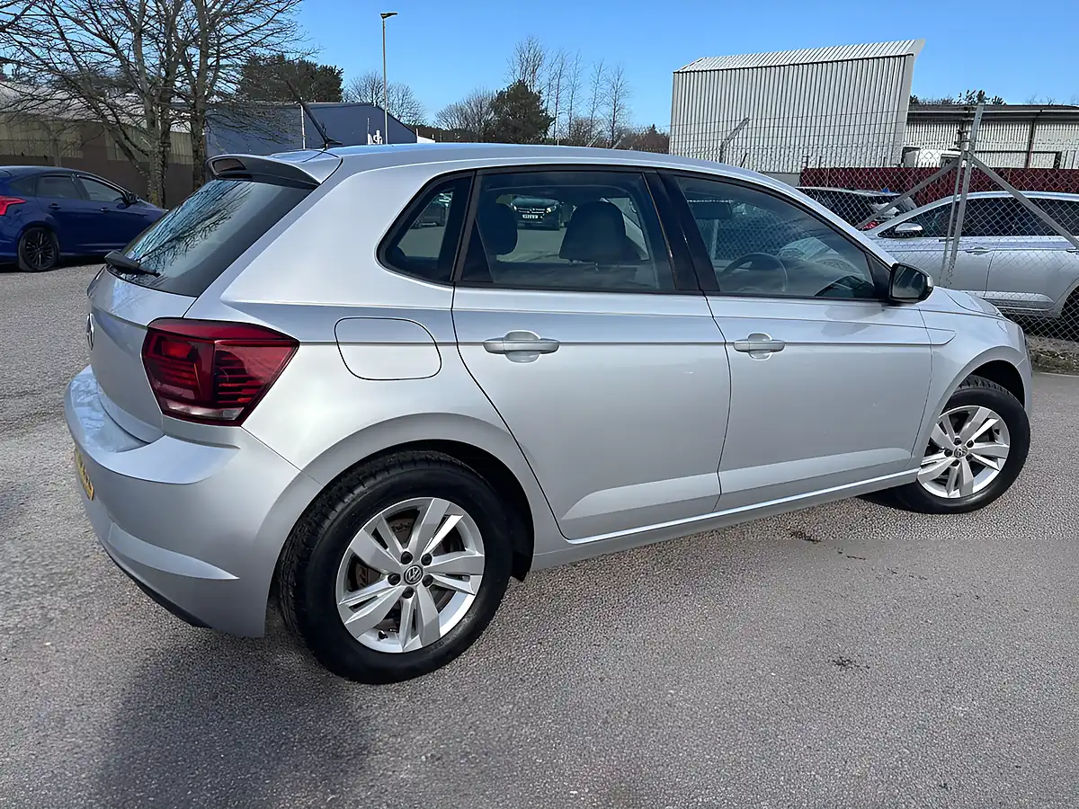 Used 2018 Volkswagen Polo Se Silver - Interior and Exterior details 10