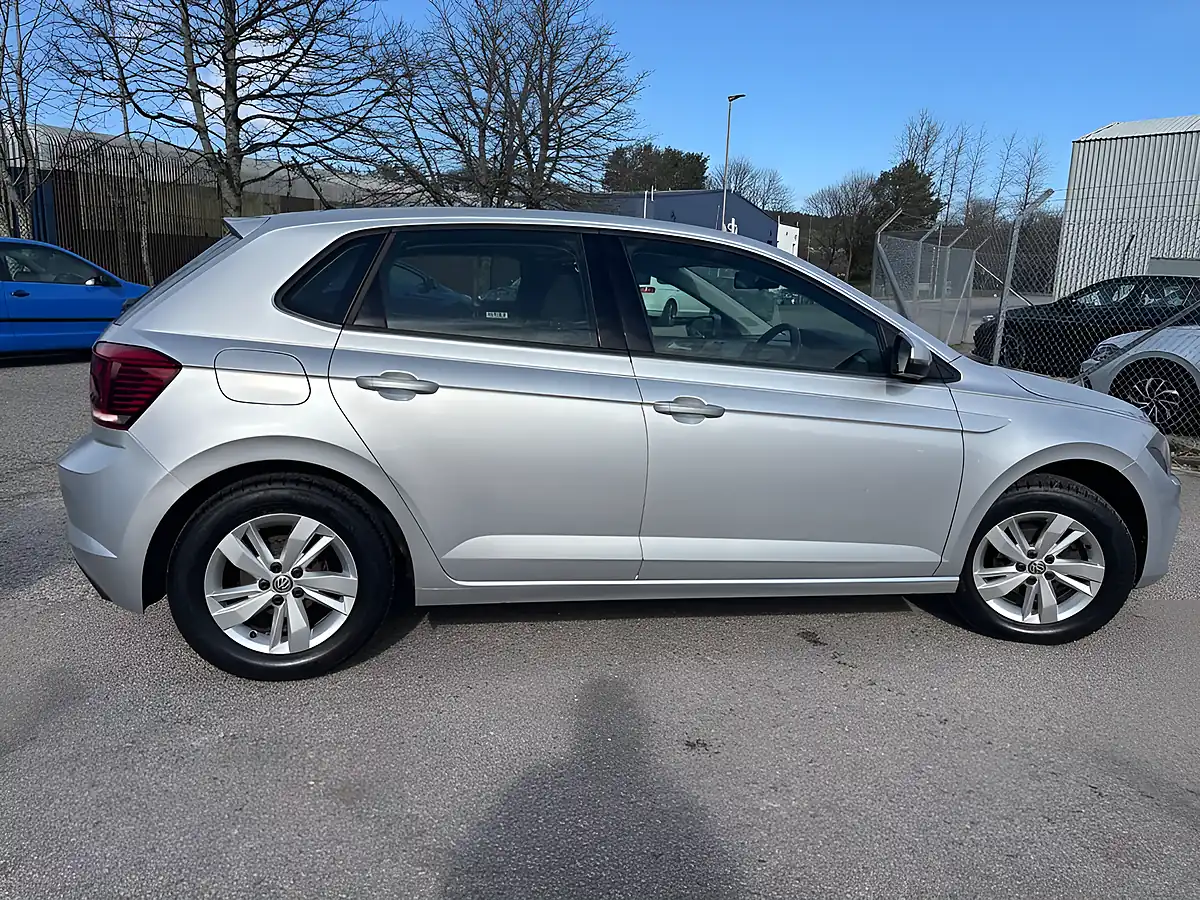 Used 2018 Volkswagen Polo Se Silver - Interior and Exterior details 11
