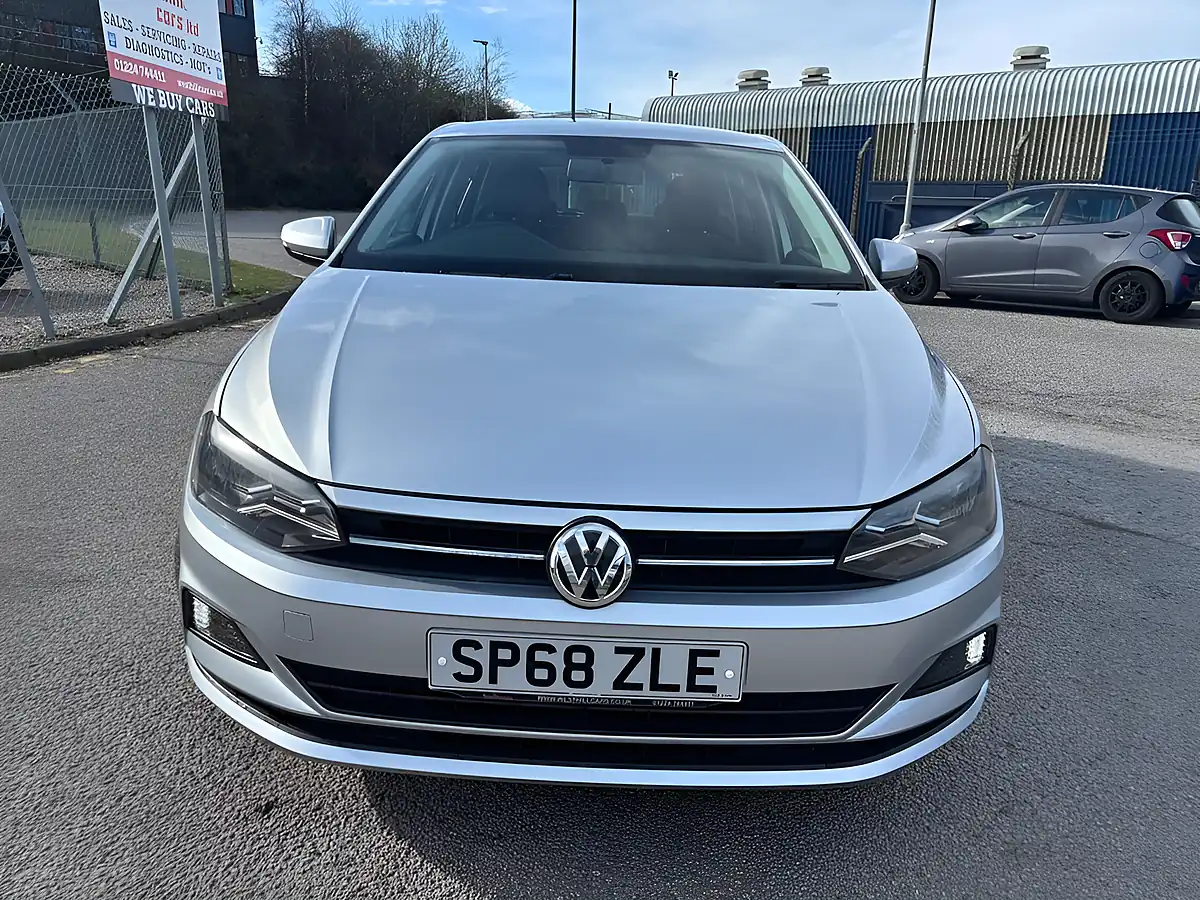 Used 2018 Volkswagen Polo Se Silver - Interior and Exterior details 12
