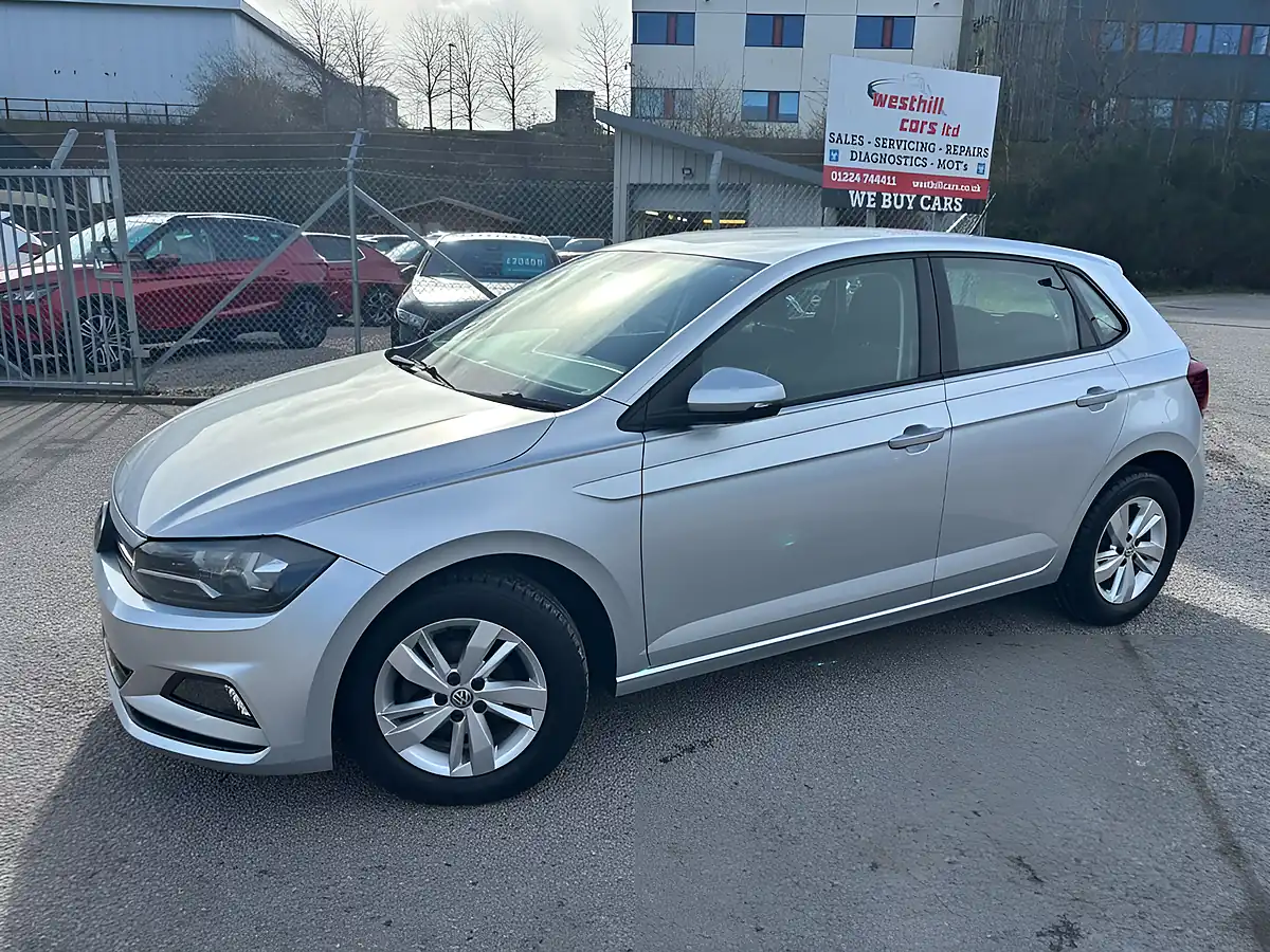 Used 2018 Volkswagen Polo Se Silver - Interior and Exterior details 15