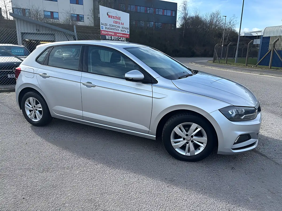 Used 2018 Volkswagen Polo Se Silver - Interior and Exterior details 5