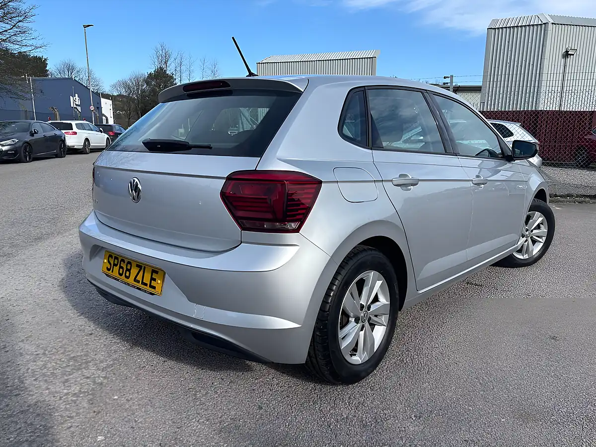 Used 2018 Volkswagen Polo Se Silver - Interior and Exterior details 9
