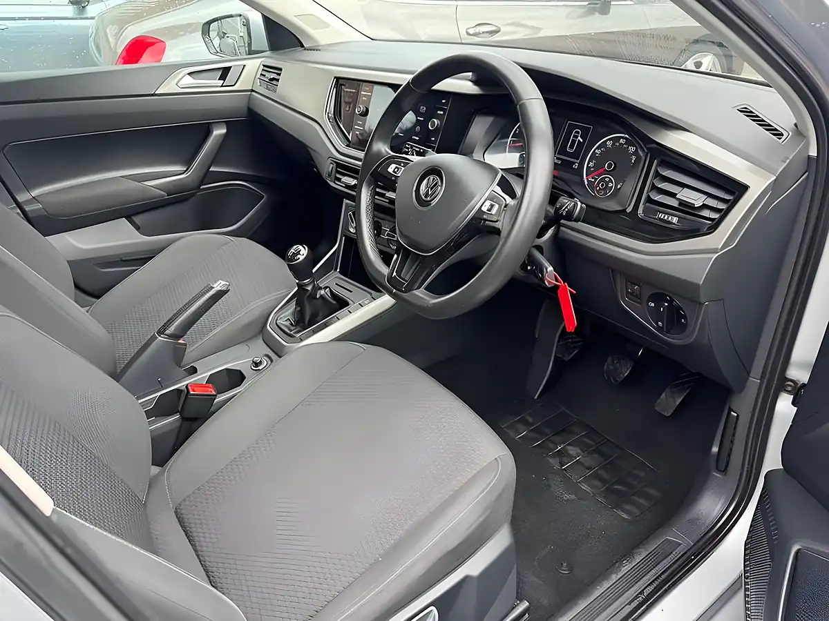 Used 2018 Volkswagen Polo Se Silver - Interior and Exterior details 10