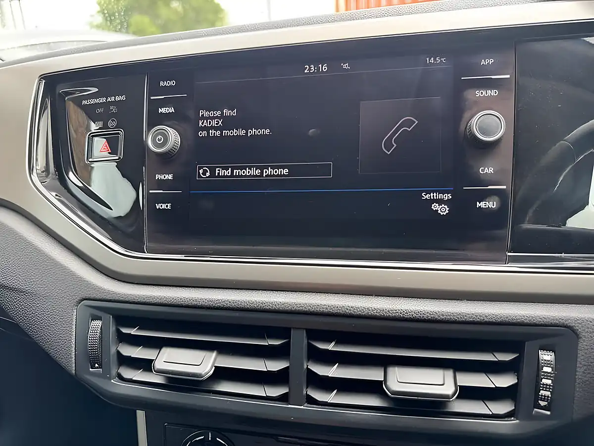Used 2018 Volkswagen Polo Se Silver - Interior and Exterior details 13