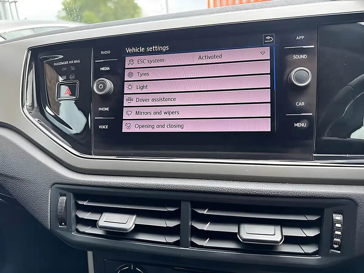 Used 2018 Volkswagen Polo Se Silver - Interior and Exterior details 15