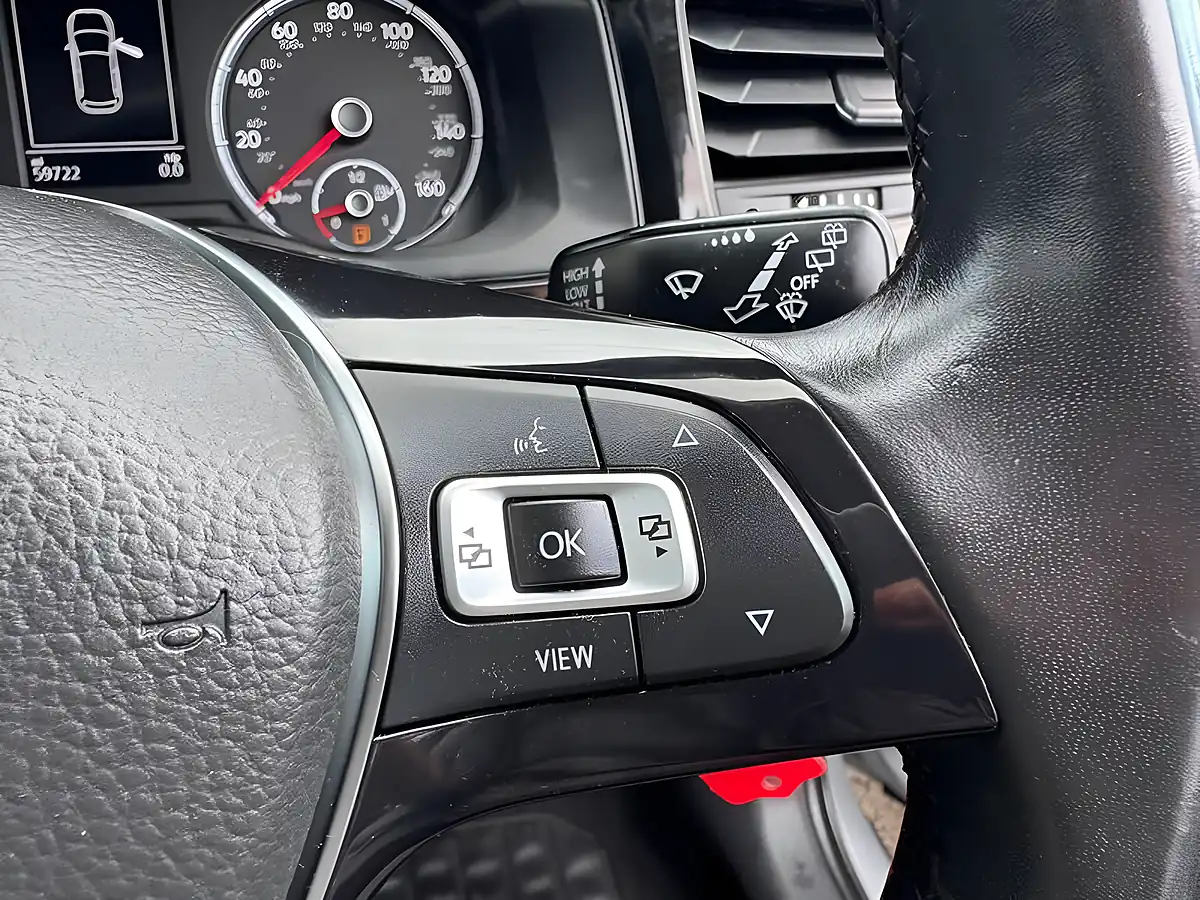 Used 2018 Volkswagen Polo Se Silver - Interior and Exterior details 16